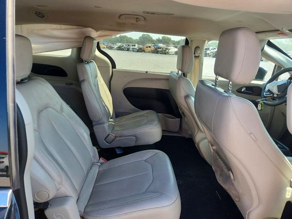 2021 CHRYSLER VOYAGER