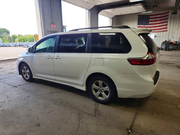 2018 TOYOTA SIENNA LE
