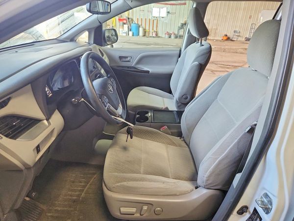 2018 TOYOTA SIENNA LE