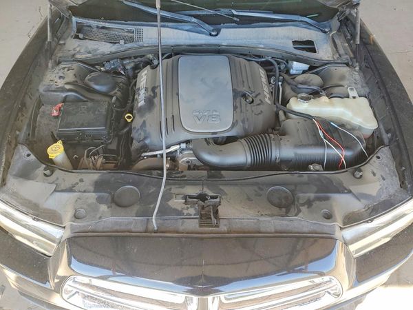2013 DODGE CHARGER R/T — Engine bay