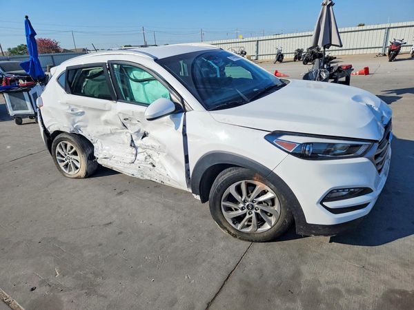 2017 HYUNDAI TUCSON — Passenger 3/4