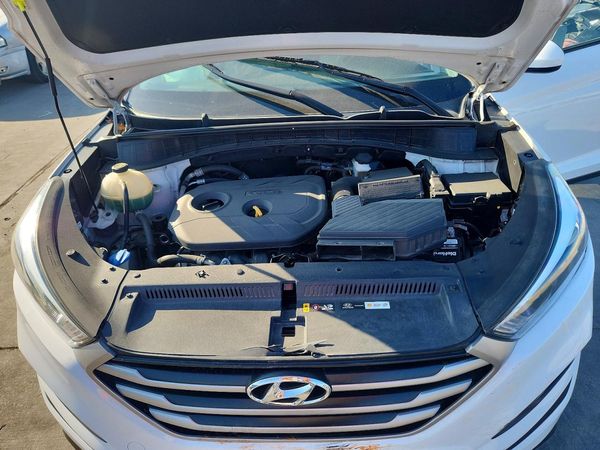 2017 HYUNDAI TUCSON — Engine bay