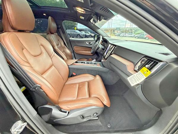 2024 VOLVO XC60
