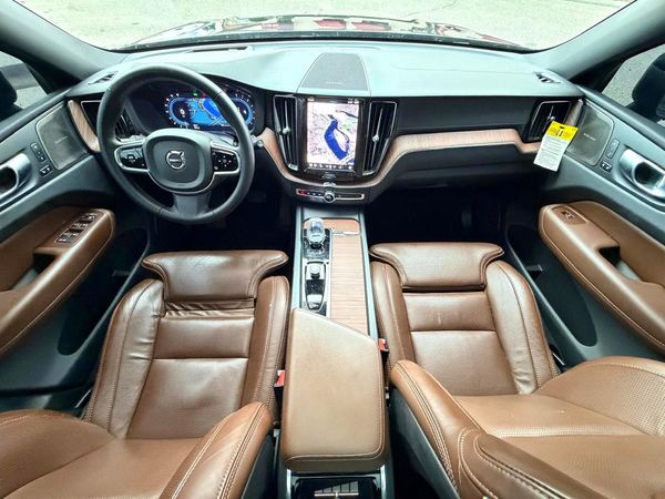 2024 VOLVO XC60