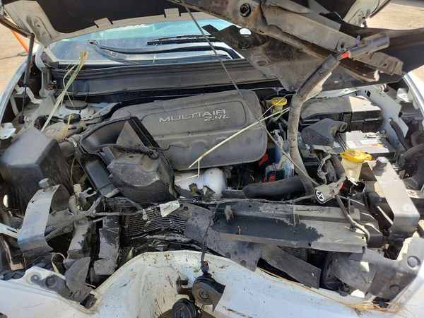 2016 JEEP CHEROKEE Sport — Engine bay