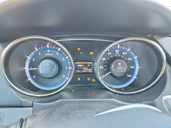 2012 HYUNDAI SONATA Middle level