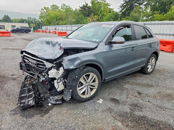 2017 AUDI Q3 quattro Premium — Front 3/4
