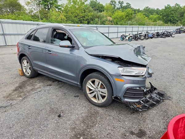 2017 AUDI Q3 quattro Premium — Passenger 3/4