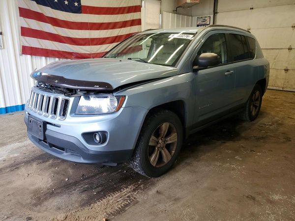 2014 JEEP COMPASS Sport — Front 3/4