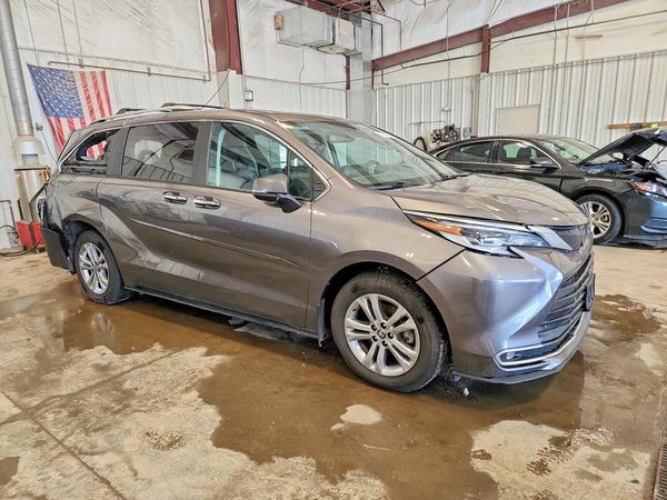 2023 TOYOTA SIENNA Platinum — Passenger 3/4