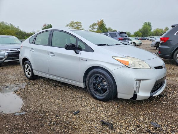 2013 TOYOTA PRIUS — Passenger 3/4