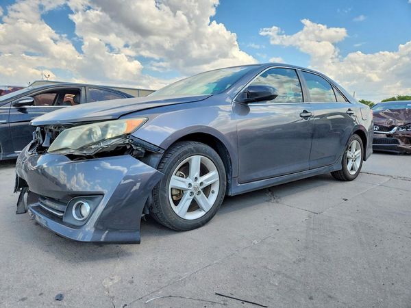 2014 TOYOTA CAMRY