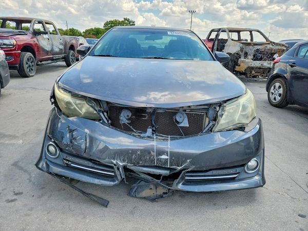 2014 TOYOTA CAMRY