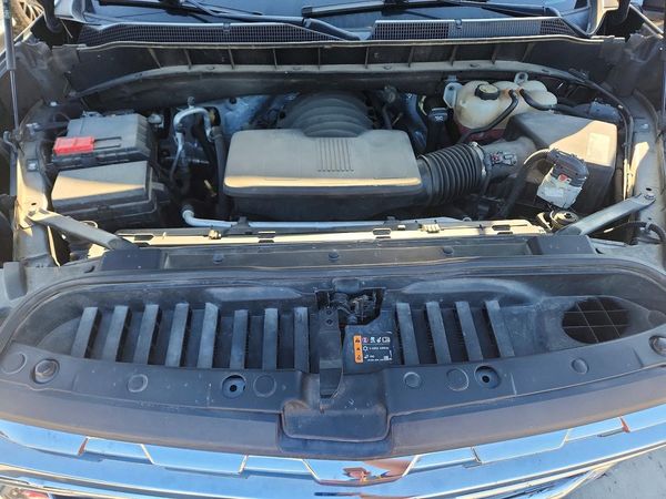 2019 CHEVROLET SILVERADO LTZ — Engine bay