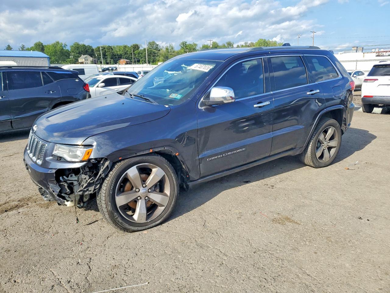 2016 JEEP CHEROKEE Overland — Front 3/4