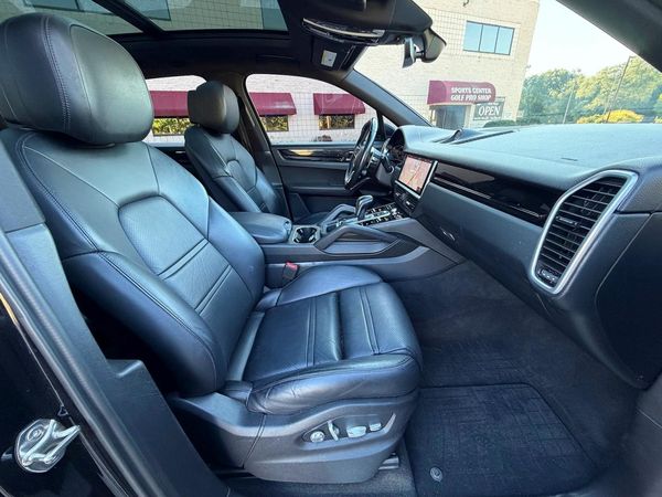 2019 PORSCHE CAYENNE