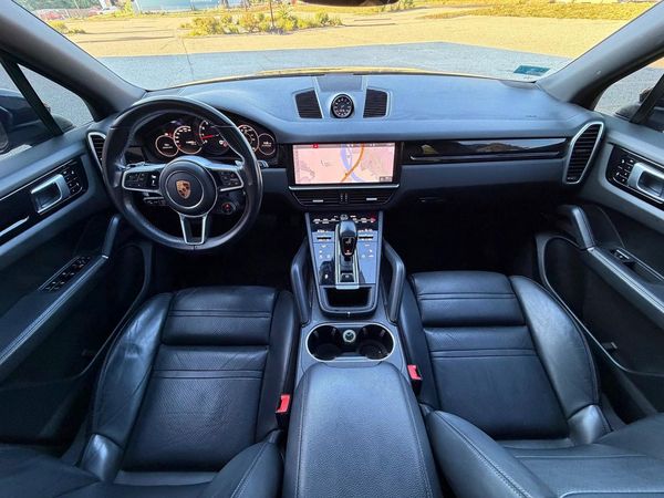 2019 PORSCHE CAYENNE