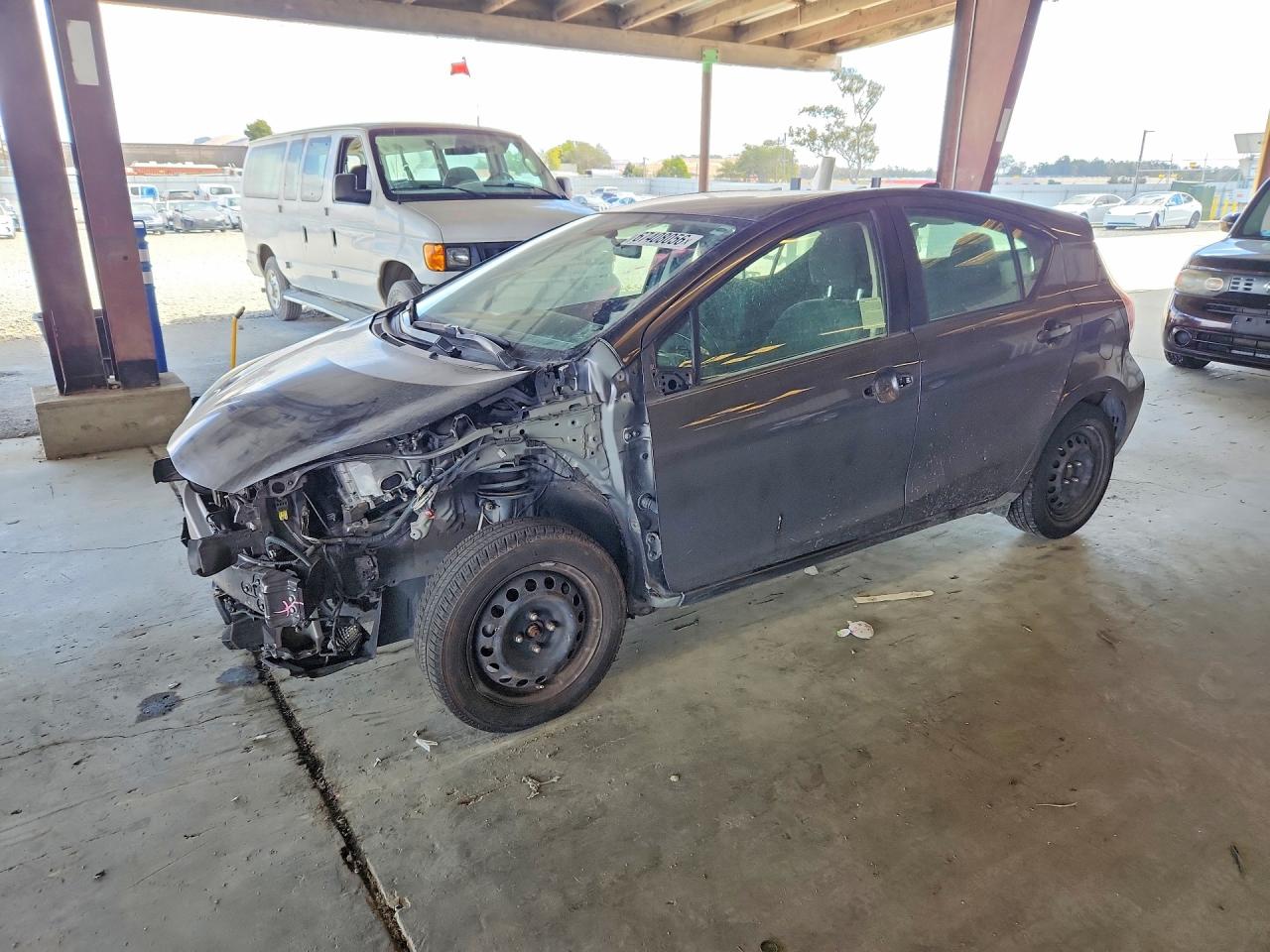 2015 TOYOTA PRIUS — Front 3/4