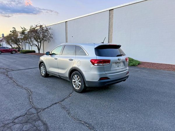2016 KIA SORENTO L / LX
