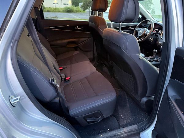 2016 KIA SORENTO L / LX