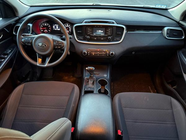 2016 KIA SORENTO L / LX