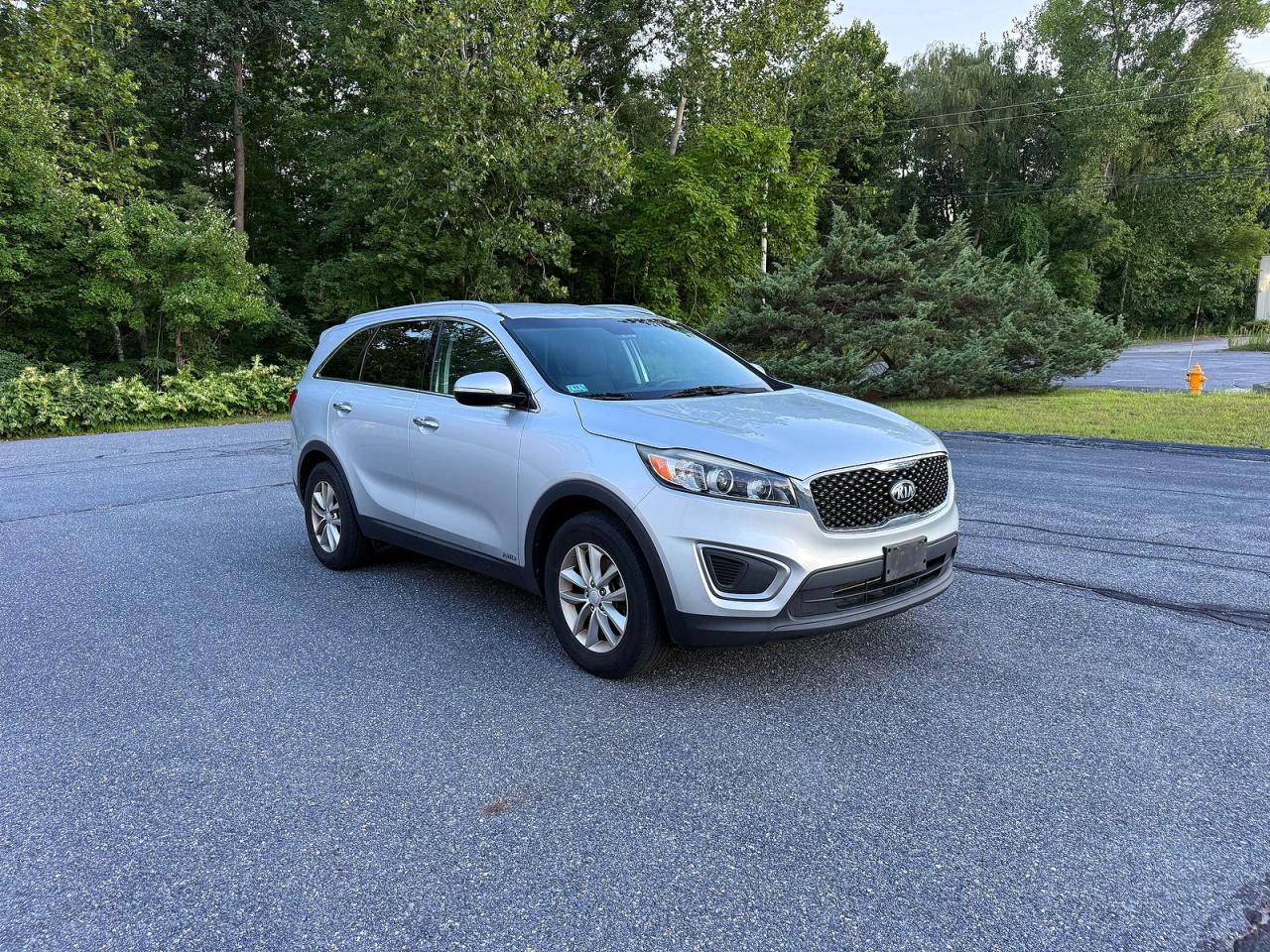 2016 KIA SORENTO L / LX