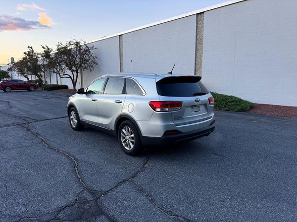 2016 KIA SORENTO L / LX
