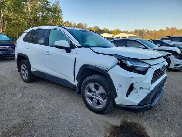 2022 TOYOTA RAV4 XLE — Passenger 3/4