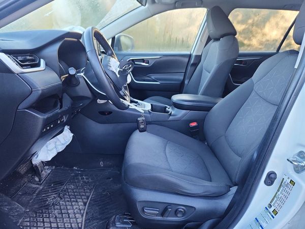 2022 TOYOTA RAV4 XLE — DENT