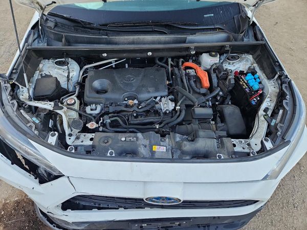 2022 TOYOTA RAV4 XLE — Engine bay