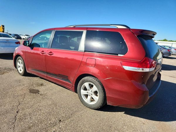 2013 TOYOTA SIENNA