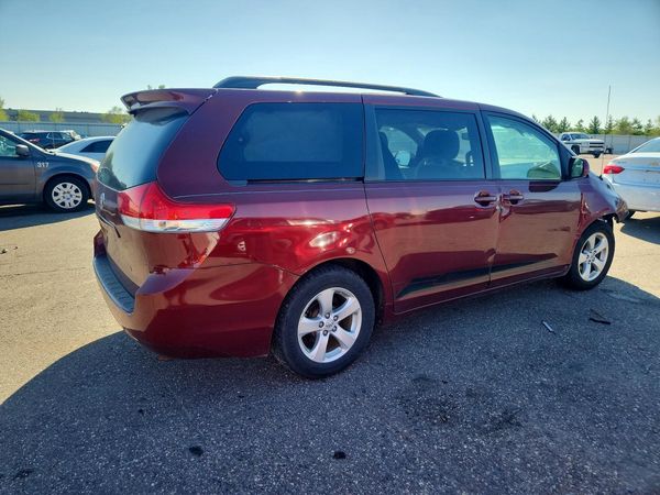 2013 TOYOTA SIENNA