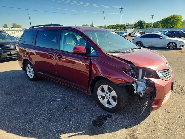2013 TOYOTA SIENNA