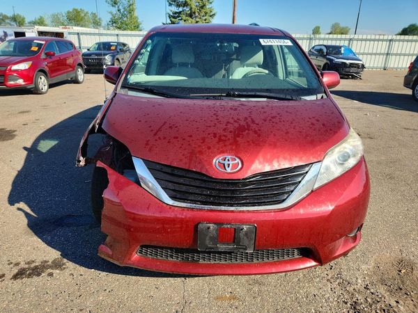 2013 TOYOTA SIENNA