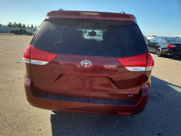 2013 TOYOTA SIENNA