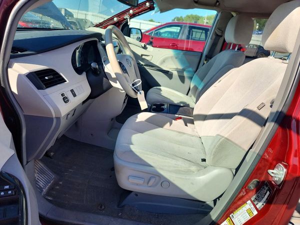 2013 TOYOTA SIENNA
