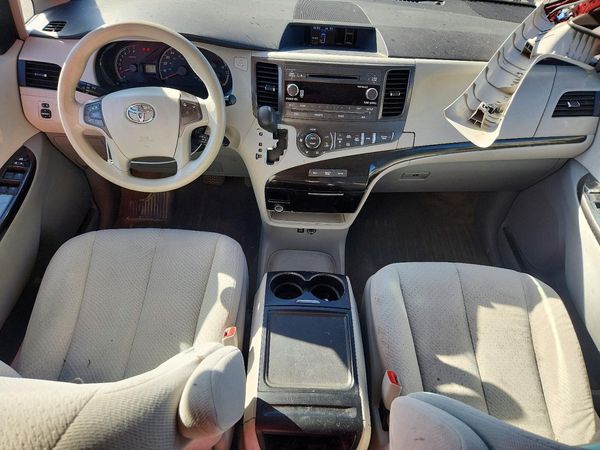 2013 TOYOTA SIENNA