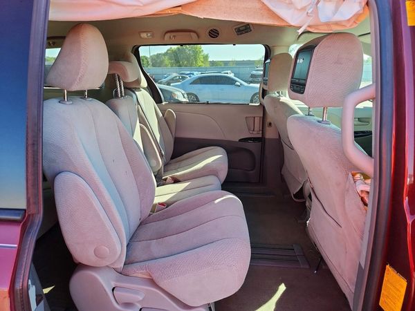 2013 TOYOTA SIENNA