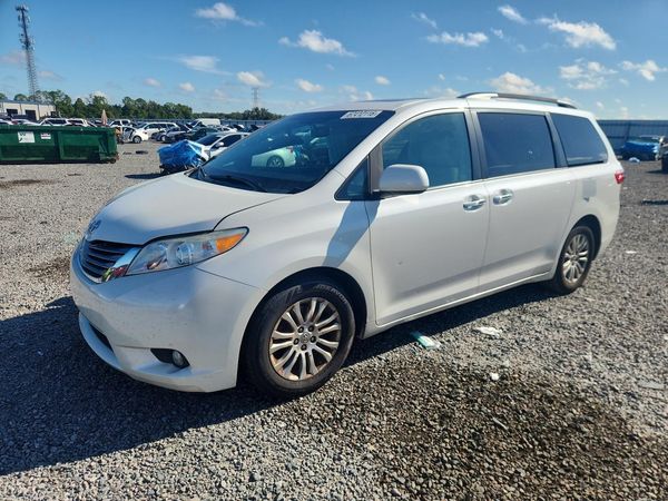 2015 TOYOTA SIENNA