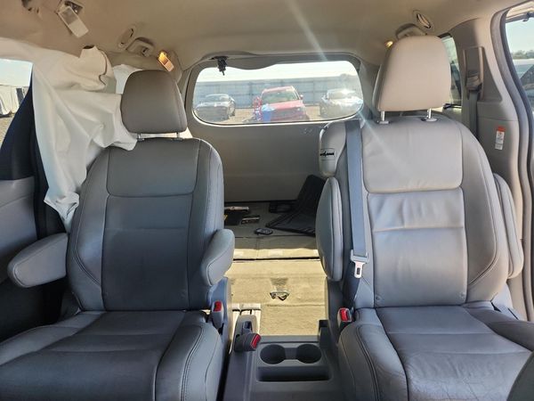 2015 TOYOTA SIENNA