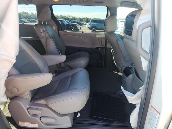 2015 TOYOTA SIENNA
