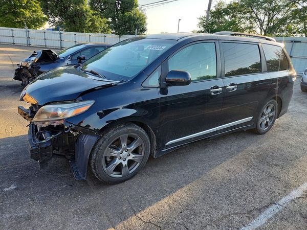 2017 TOYOTA SIENNA
