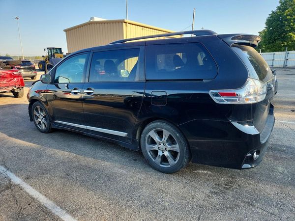 2017 TOYOTA SIENNA