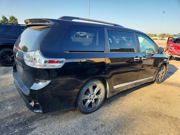 2017 TOYOTA SIENNA