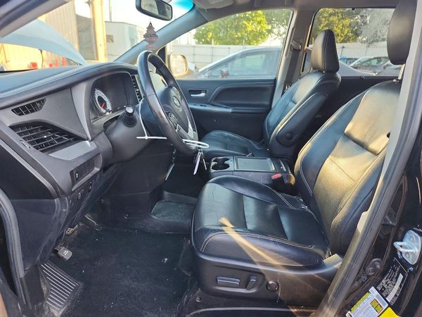 2017 TOYOTA SIENNA