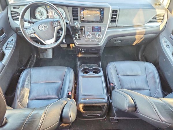 2017 TOYOTA SIENNA