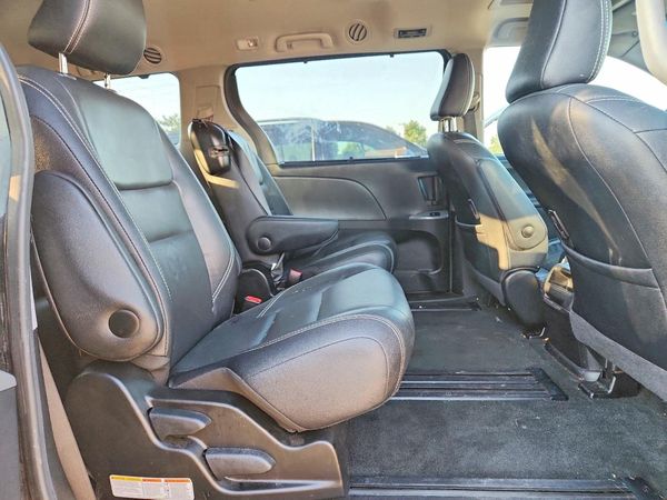 2017 TOYOTA SIENNA