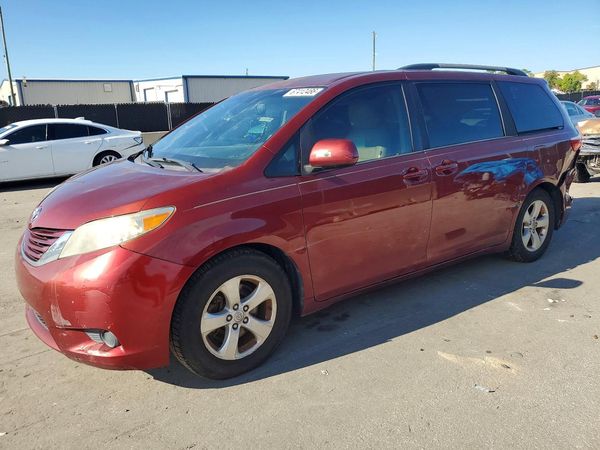 2016 TOYOTA SIENNA
