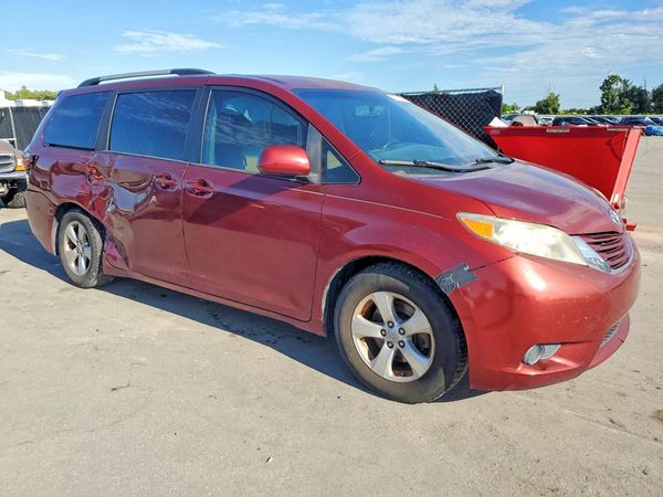 2016 TOYOTA SIENNA