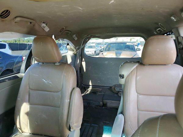 2016 TOYOTA SIENNA